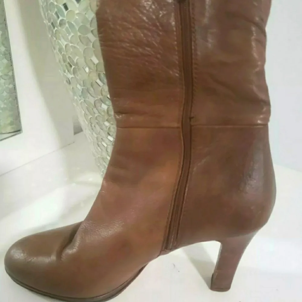 🌟 Mid Calf Brown Genuine Leather Coach Boots With Gold Accents Size 9 🌟